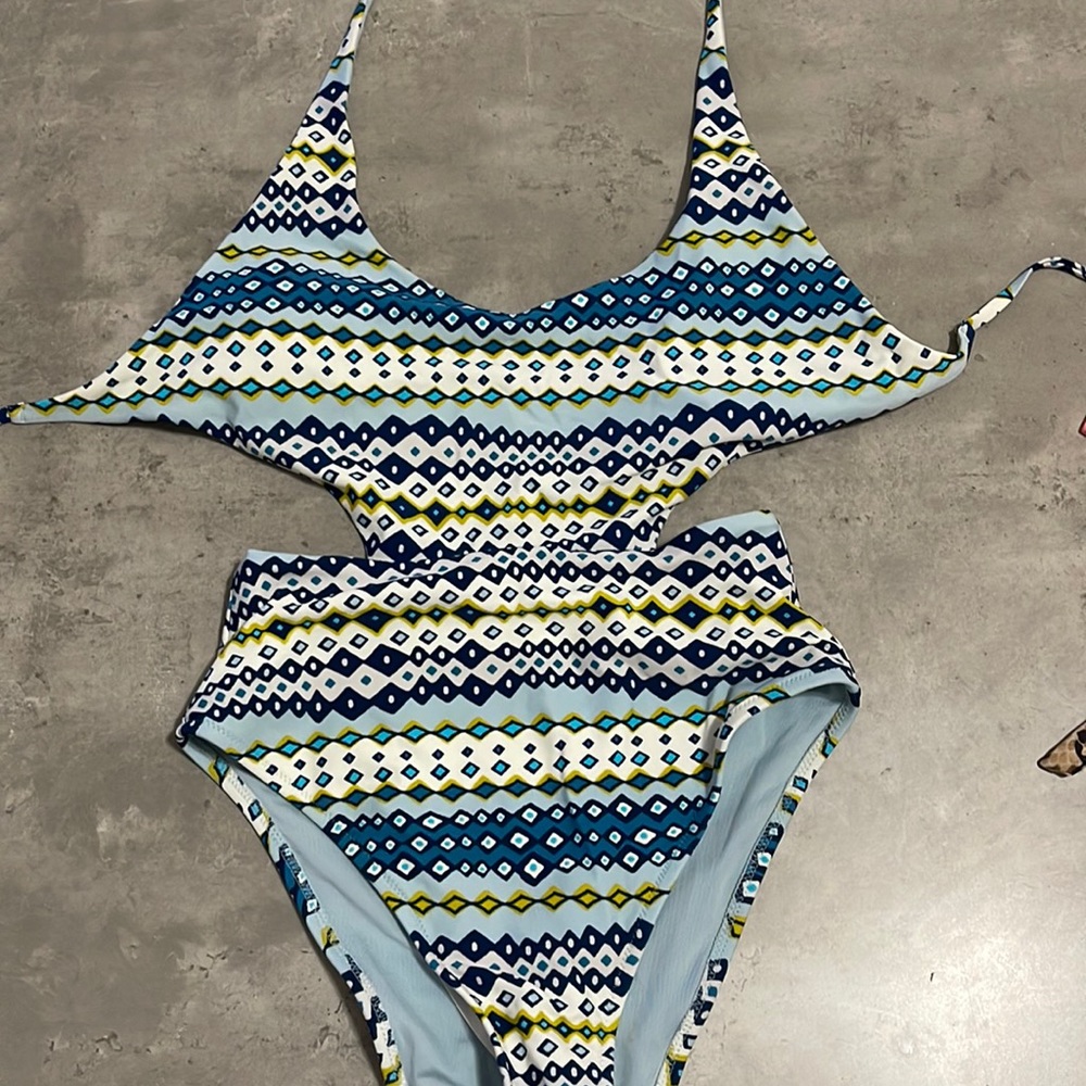One piece cutout swimsuit